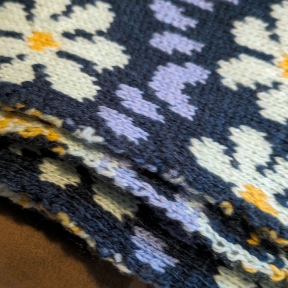 Vera Bradley cozy scarf Floral Bursts - Picture 6 of 10